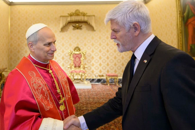 El Vaticano pide un compromiso urgente por la paz tras la reunión entre el Papa y el presidente de la República Checa