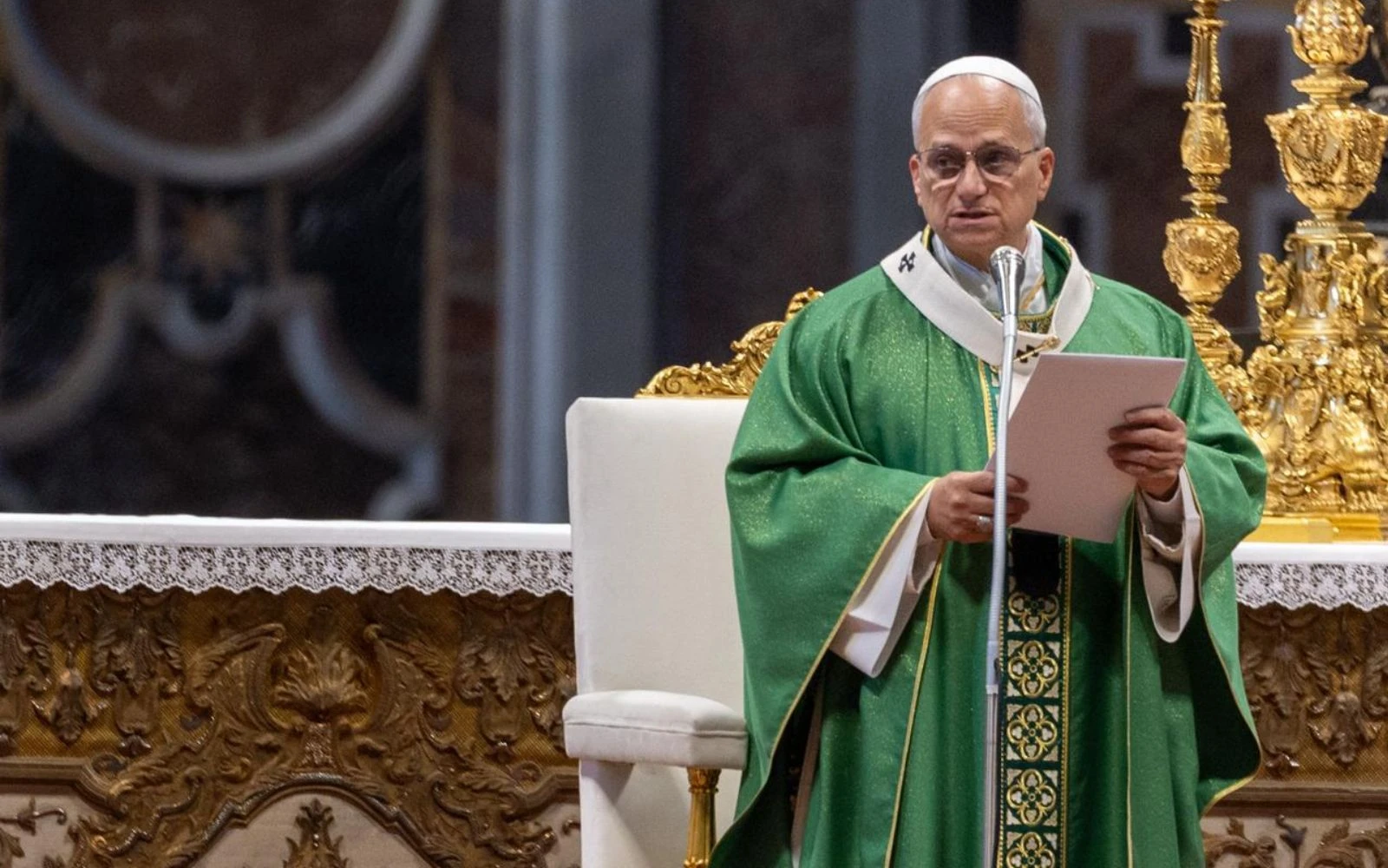 El Papa León XIV lee la homilía en la Basílica de San Pedro, en el Vaticano, este 25 de octubre de 2025.?w=200&h=150