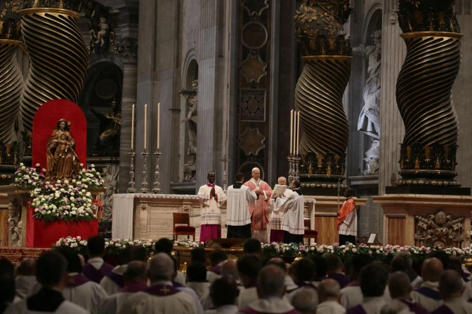 El Papa durante la Eucaristía
