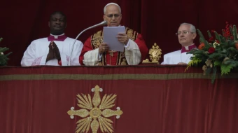 El Papa lee el mensaje del Urbi et Orbi