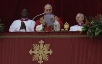 El Papa lee el mensaje del Urbi et Orbi