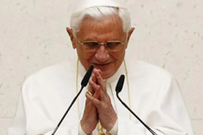 Católicos del mundo celebran 5º aniversario del Papa Benedicto XVI