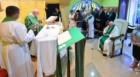 El Papa Francisco participa en Misa con familiares de catequista fallecida antes de la JMJ
