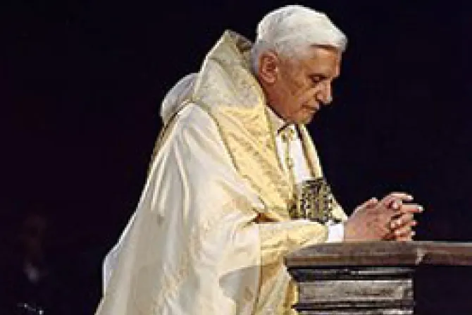 El Papa Benedicto XVI eleva oración por toda vida humana naciente