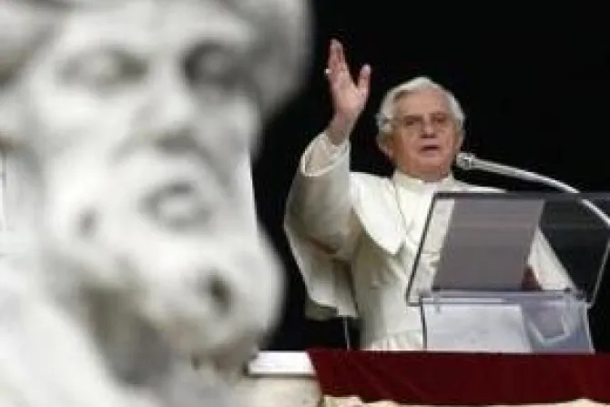 Benedicto XVI pide a padres rezar para que sus hijos descubran la propia vocación