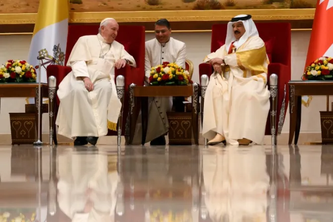 Papa Francisco desde Bahrein: “Estoy aquí como creyente, cristiano y peregrino de paz”