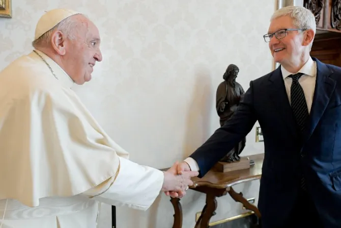 El Papa Francisco recibe en el Vaticano a Tim Cook, líder de Apple 
