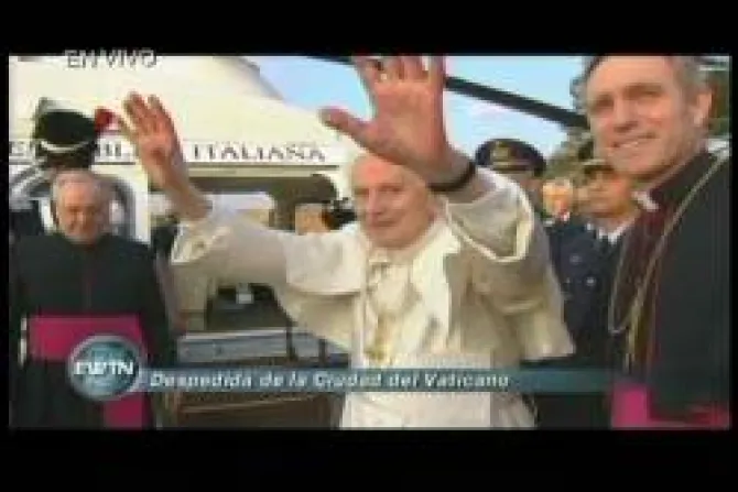 VIDEO: El Papa Benedicto ya está en el helicóptero que lo lleva a Castel Gandolfo