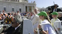 El Papa Francisco con jóvenes en Audiencia General/Imagen referencial. Crédito: Vatican Media