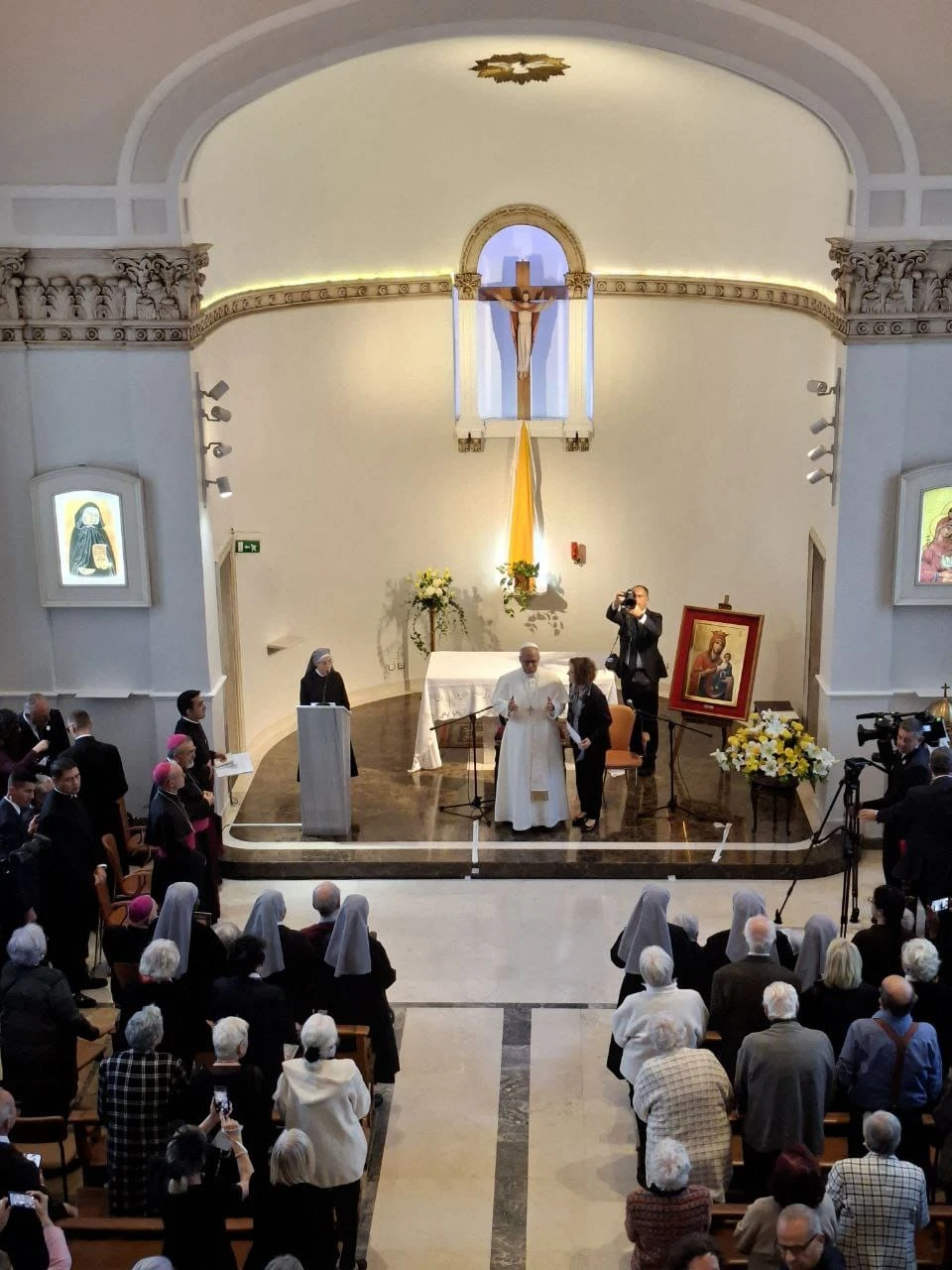 Papa León XIV visita la Casa de las Pequeñas Hermanas de los Pobres en Estambul. Crédito: AIGAV