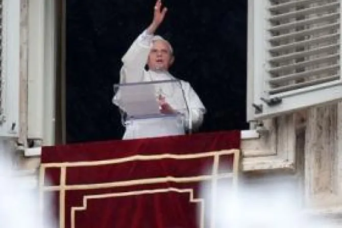 Dios toca el corazón del hombre y espera paciente su respuesta, dice el Papa