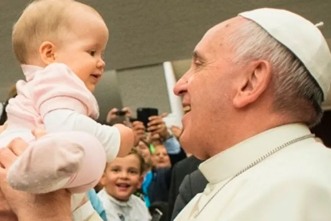 Negocio del aborto mata a niños en nombre del "dios dinero", denuncia el Papa Francisco