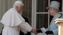 El Papa Benedicto XVI y la Reina Isabel II. Crédito: Vatican Media