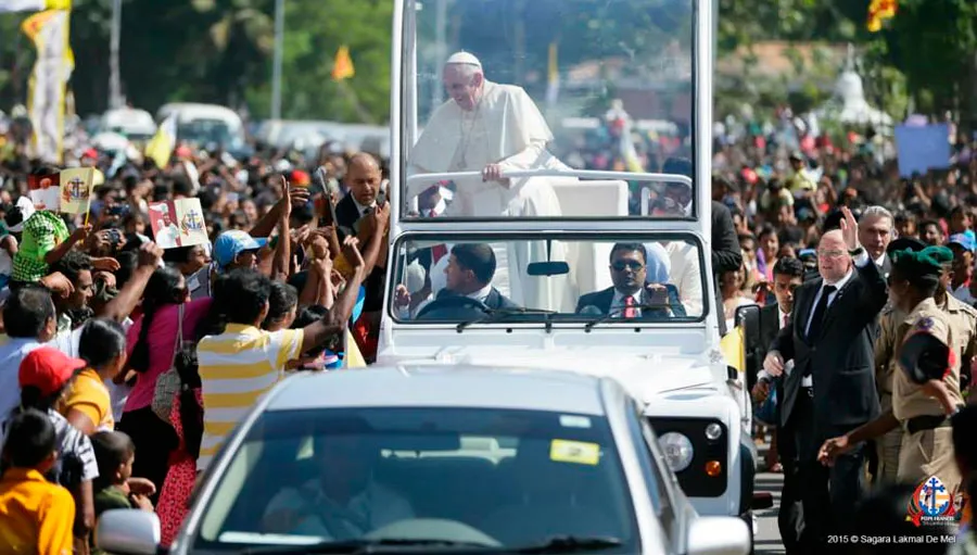 El Papa Francisco en las calles de Colombo en Sri Lanka. Foto: Pope's visit to Sri Lanka 2015?w=200&h=150