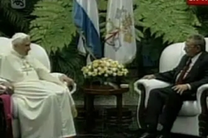 Benedicto XVI se reúne con Raúl Castro en Cuba