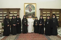 El Papa Francisco se reúne con la Iglesia Copta Ortodoxa en la Ciudad del Vaticano el 6 de febrero de 2017.