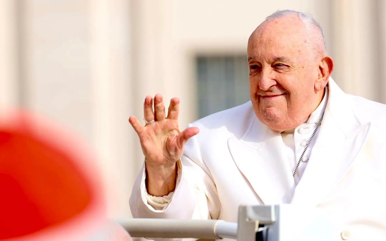 El Papa Francisco saluda a los fieles presentes en la Plaza de San Pedro el 13 de marzo de 2024.?w=200&h=150