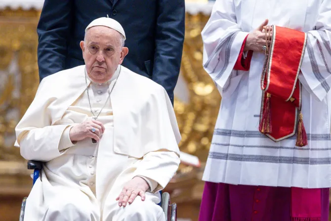 El Papa Francisco, durante el funeral por el Cardenal Paul Josef Cordes, en marzo de 2024.