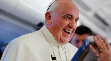 ¿Regalo del cielo? El Papa recibió inesperado “saludo” de Santa Teresita del Niño Jesús