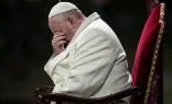 El Papa Francisco durante el Via Crucis en el Coliseo de Roma el 18 de abril de 2014.
