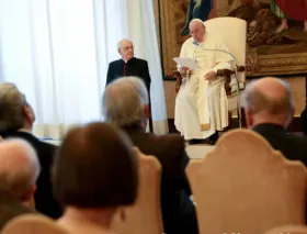 El Papa Francisco pide a historiadores del Vaticano evitar ideologías y respetar la verdad: “Las ideologías matan”