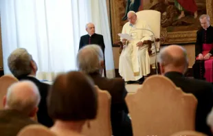 El Papa Francisco recibe a miembros del Pontificio Comité de Ciencias Históricas, el 20 de abril de 2024. Crédito: Vatican Media