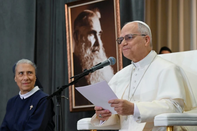Saludo del Papa León XIV en el Hospital "De La Croix"