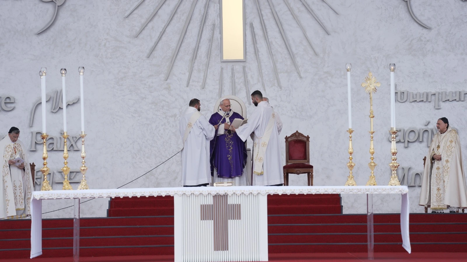 150.000 fieles escuchan el mensaje de esperanza del Papa León XIV en Beirut. | Crédito: AIGAV