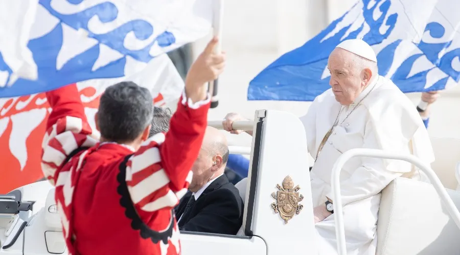 El Papa Francisco llega a la Audiencia General de este miércoles. Crédito: Daniel Ibáñez/ACI Prensa?w=200&h=150