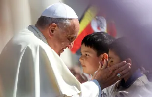 El Papa Francisco durante la audiencia general del miércoles el 30 de abril de 2014 en Ciudad del Vaticano. Crédito: Shutterstock