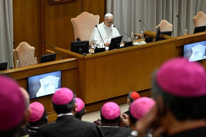 El Papa León XIV dirige su discurso a los nuevos obispos