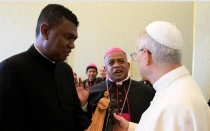 El Papa León XIV con obispos de Madagascar el pasado junio
