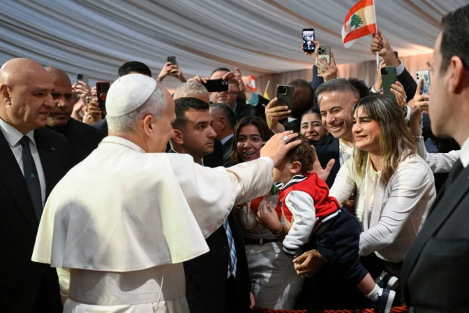 El Papa saluda a los libaneses