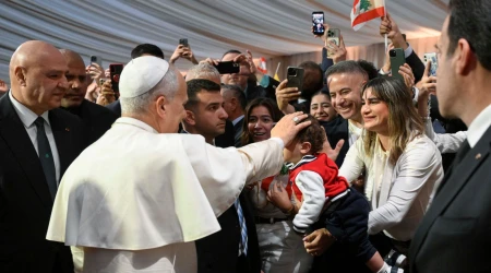 El Papa saluda a los libaneses