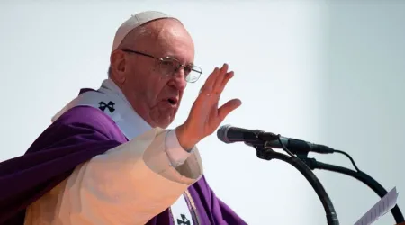 Vaticano niega que el Papa tenga intención de ordenar diaconisas ni sacerdotisas