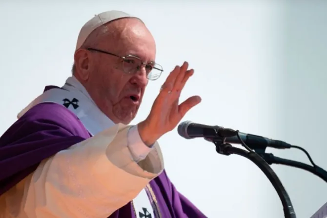 Vaticano niega que el Papa tenga intención de ordenar diaconisas ni sacerdotisas