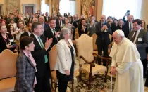 El Papa Francisco preside el encuentro en el Vaticano con miembros de la Asociación Europea de Padres (EPA).