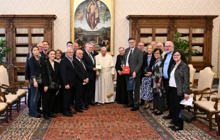 El Papa Francisco junto con los miembros de "Pasqua Together 2025” esta mañana Crédito: Vatican Media