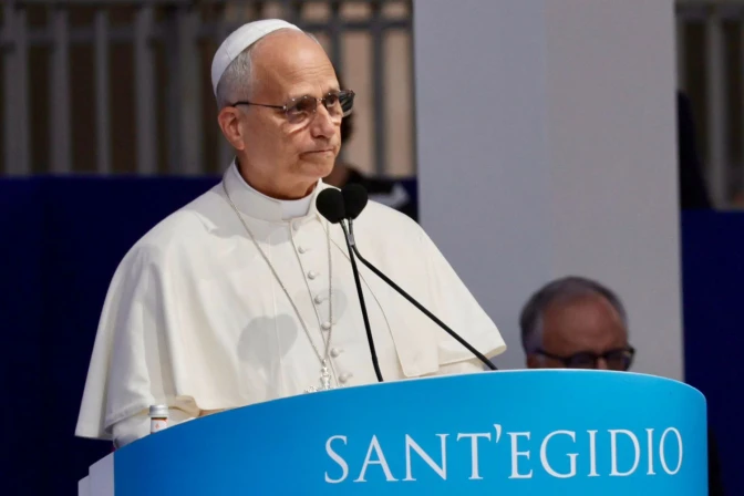 El Papa, emocionado mientras pronuncia el discurso por la paz