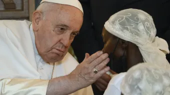 El Papa Francisco se reúne con víctimas de la violencia en Kinshasa, República Democrática del Congo, el 1 de febrero de 2023.