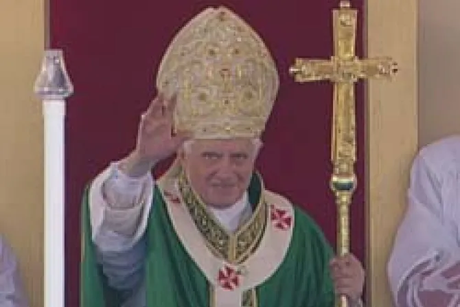 La santidad nunca pasa de moda, recuerda el Papa Benedicto XVI