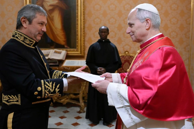 el Papa y el embjaador