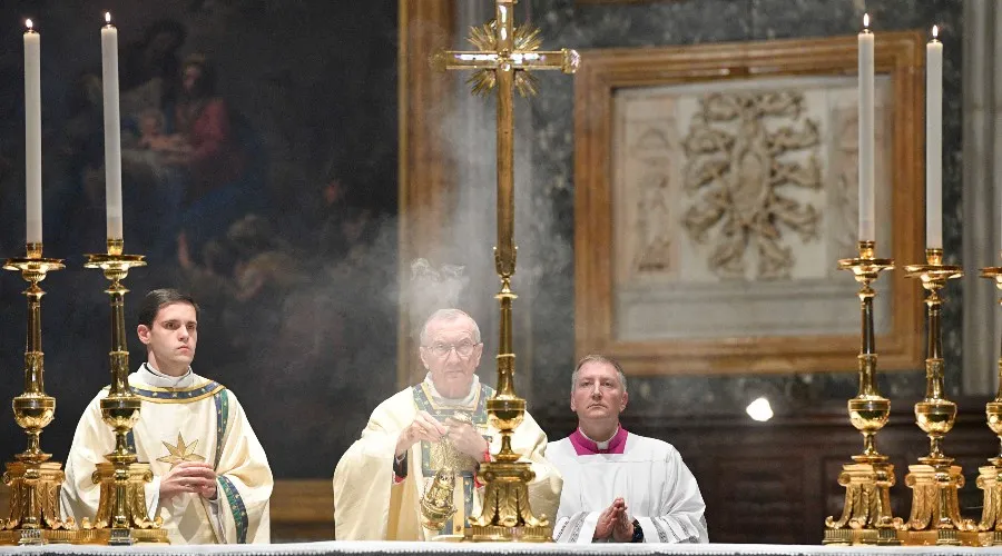 Cardenal Pietro Parolin celebra Misa por fiesta nacional de España. Crédito: Vatican Media?w=200&h=150