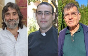 Los sacerdotes Teófilo nieto, Óscar Díaz y Miguel Ángel González representan a España en el Encuentro de Párrocos por el Sínodo de la Sinodalidad. Crédito: Archidiócesis de Sevilla, Diócesis de Zamora y Diócesis de Coria-Cáceres.