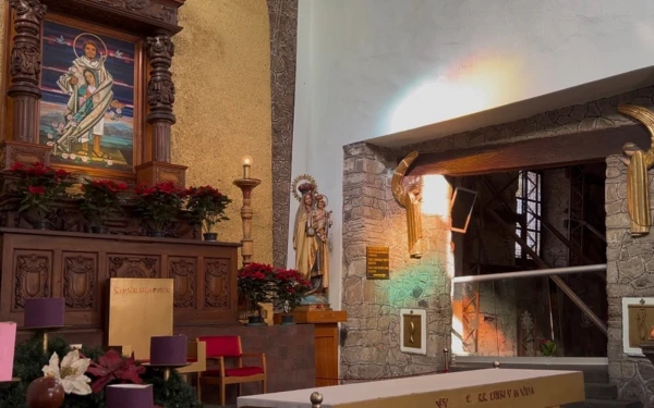 Interior de la Antigua Parroquia de Indios, donde se se conserva la pared de la ermita donde se resguardó la Virgen. Crédito: EWTN Noticias