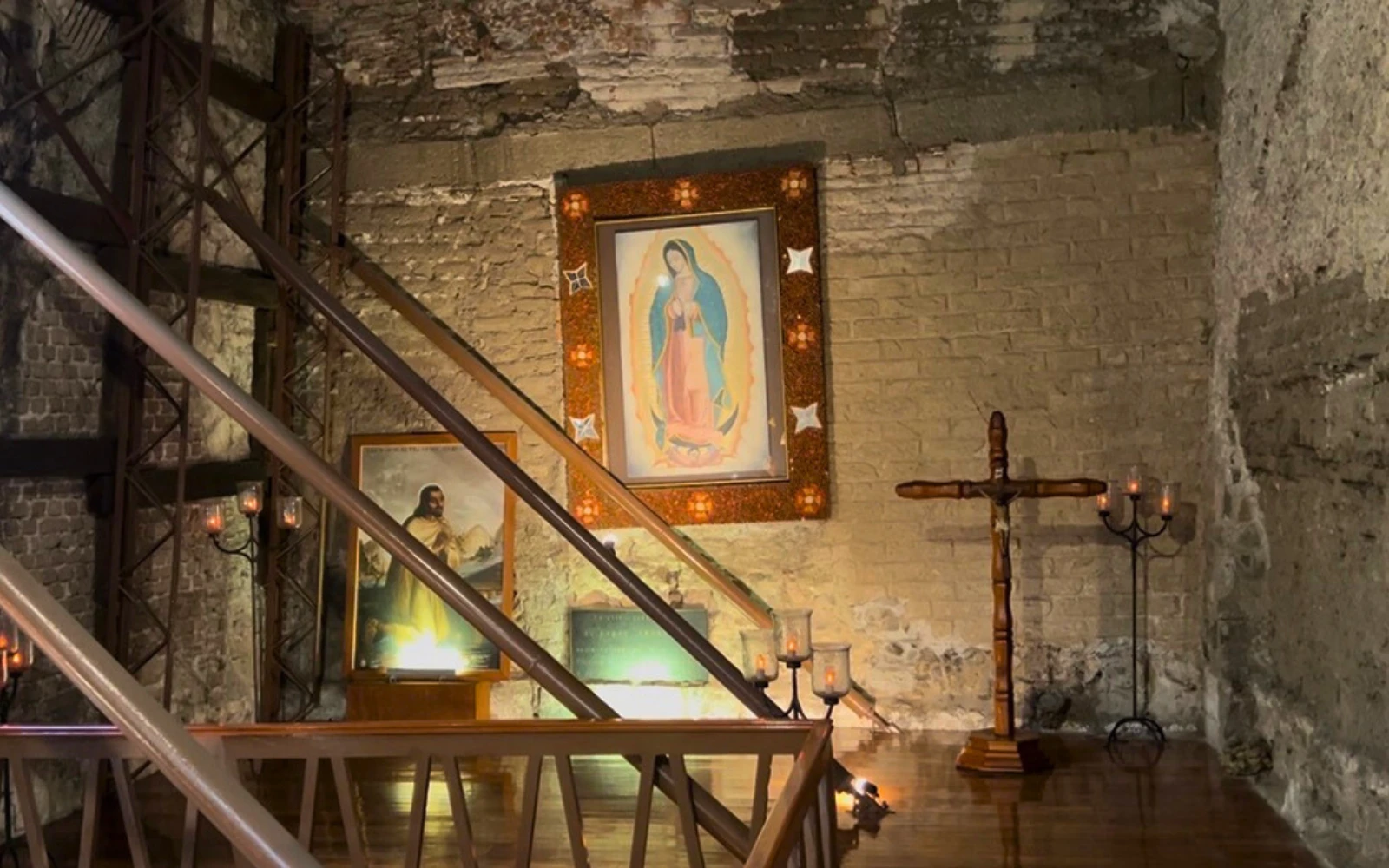 Rastros de la primera ermita donde se resguardó la imagen de la Virgen de Guadalupe dentro de la Antigua Parroquia de Indios.?w=200&h=150