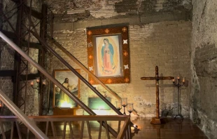 Rastros de la primera ermita donde se resguardó la imagen de la Virgen de Guadalupe dentro de la Antigua Parroquia de Indios. Credito: EWTN Noticias