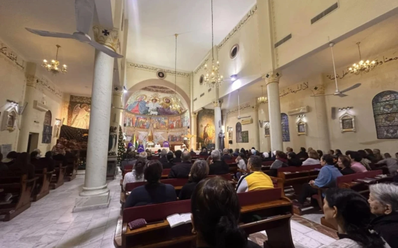 Santa Misa en la Parroquia de la Sagrada Familia en Gaza, oficiada por el párroco, Padre Gabriel Romanelli, durante el Adviento. Diciembre de 2024.?w=200&h=150