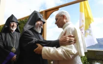 El Papa León XIV se reúne con el Catholicós Karekin II, patriarca de la Iglesia Apostólica Armenia, en Villa Barberini,Castel Gandolfo, Italia, el martes 16 de septiembre de 2025.