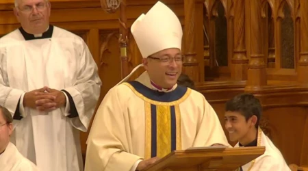 Mons. Pedro Bismarck Chau en la Misa de su consagración episcopal como nuevo Obispo Auxiliar de Newark (EE.UU.)